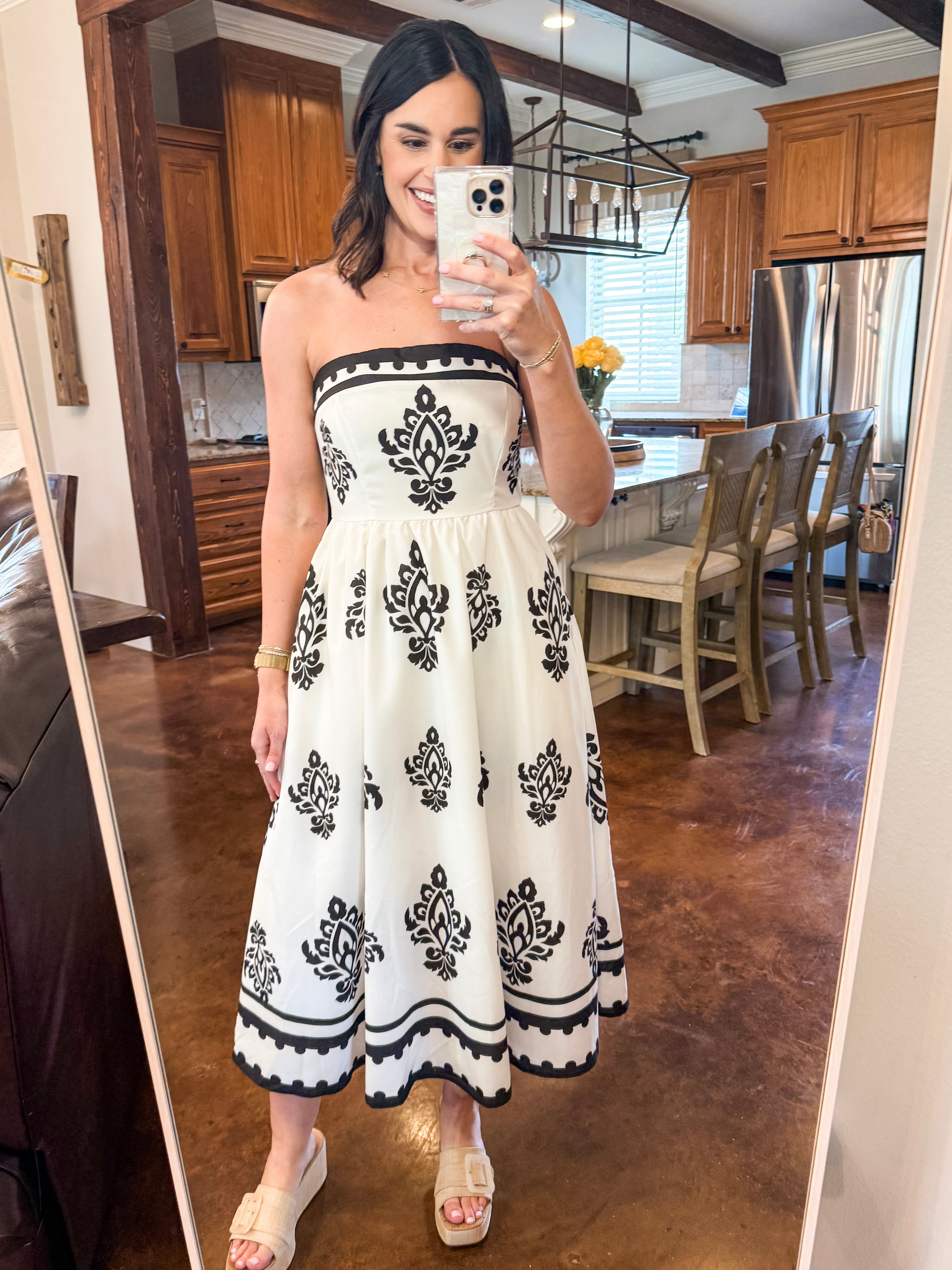 STRAPLESS WHITE AND BLACK PRINTED MIDI DRESS Evelyn Lane Boutique STRAPLESS WHITE AND BLACK PRINTED MIDI DRESS Evelyn Lane Boutique